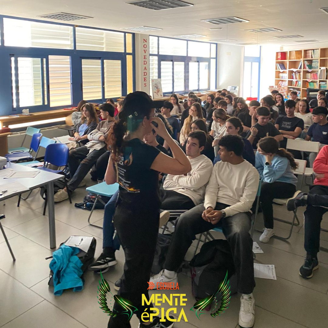 Eva María Zamora impartiendo formación en centros educativos (2 de 10)