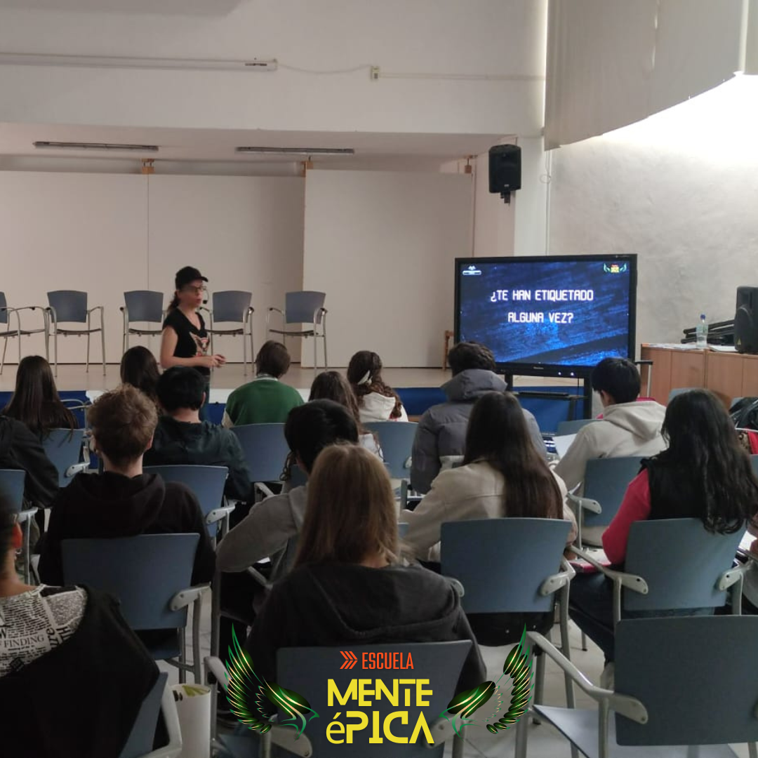 Eva María Zamora impartiendo formación en centros educativos (1 de 10)